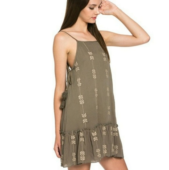 🆕🌿BOUTIQUE EMBROIDERED DRESS🌿 - Picture 2 of 5